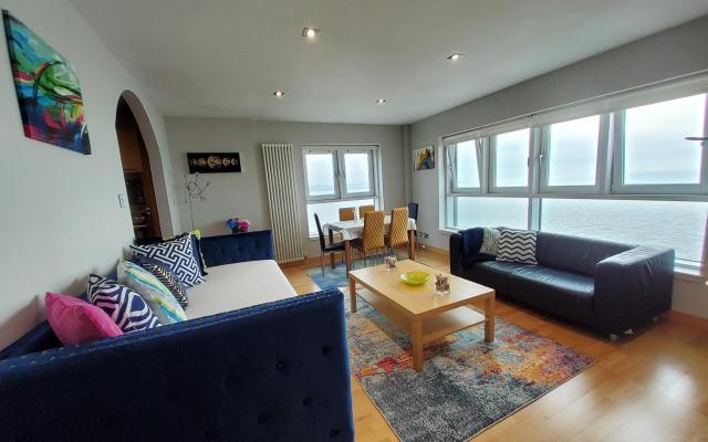 2 Bed Aprtmt- Waterfront, 5 Beds, Parking