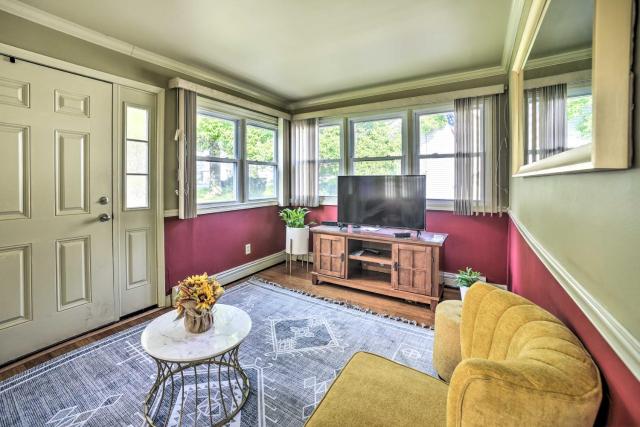 Pet-Friendly Latham Retreat ~ 7 Mi to Albany!