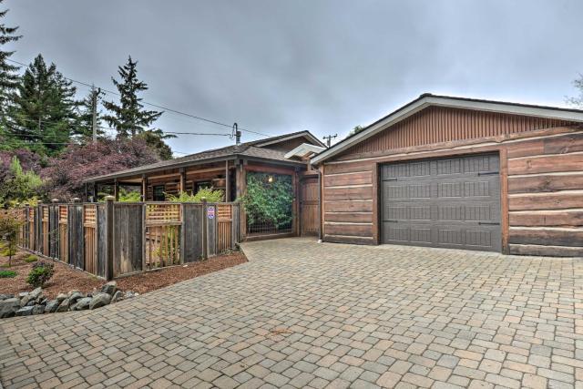 Quiet & Cozy Eureka Home Near Sequoia Park & Zoo!