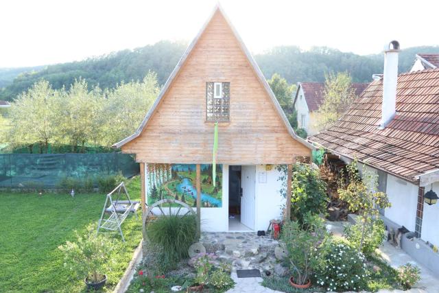 Casa Miliza - Agropensiunea şi Punctul Gastronomic Local, în vecinătatea castelului Salbek