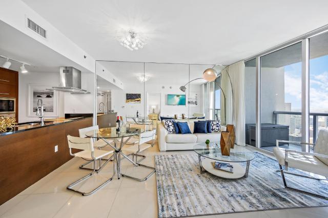 Majestic High Rise Unit with Ocean view