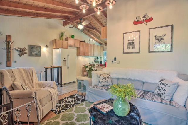 1 Mi to Lake Gregory: Boho Crestline Cabin