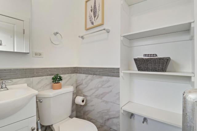 Alluring Studio Apartment in Jefferson Park - Leland 1N