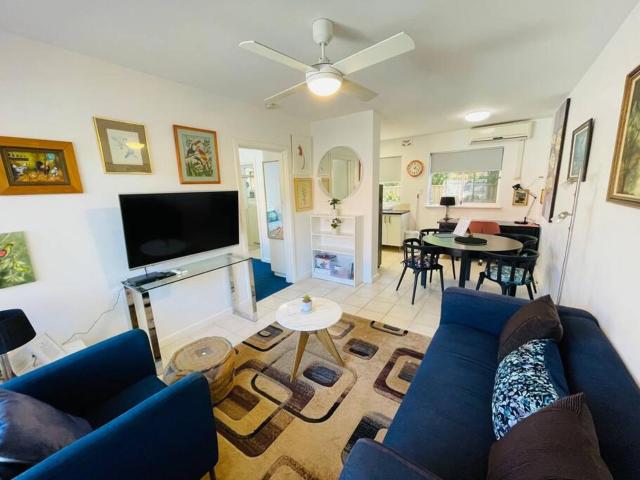 TOP LOCATION CONVENIENT QUIET WIFI NETFLIX WINE