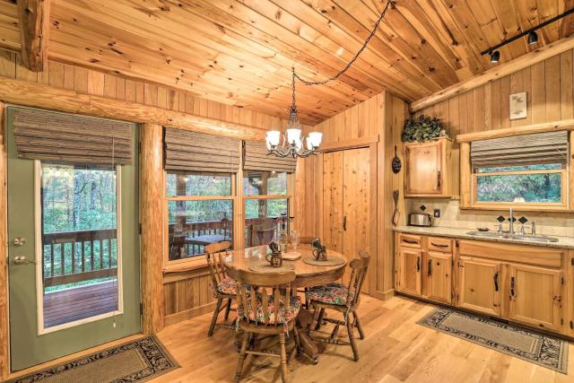 Fletcher Cabin: Wraparound Deck & Pond Access