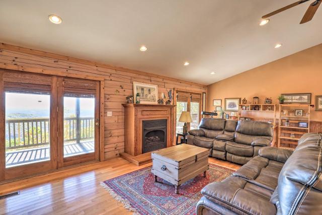 Bring a Pet! Mtn-View Bostic Retreat w/ Deck