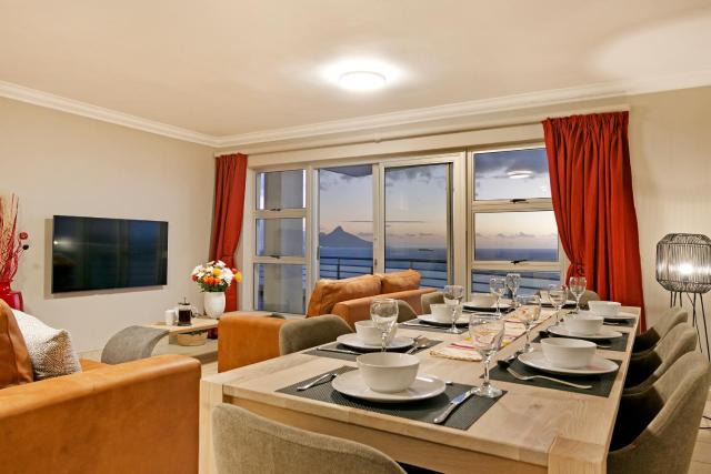 Beach penthouse-style living,self checkin,king beds