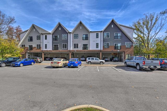 Modern Nashville Condo: 7 Mi to Downtown!