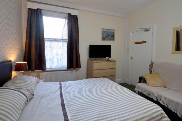 Brightwater family room for up to 3 people with shared facilities