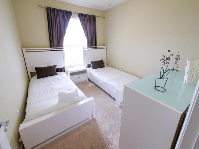 3Br 2Bath Condo Balcony 5min Conv Center 1410ft