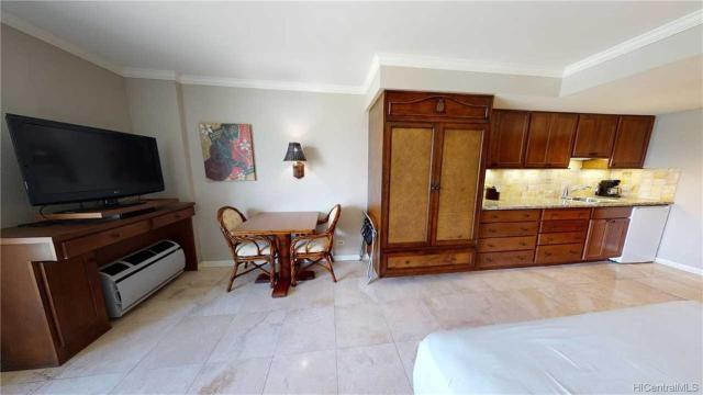 Lovely Luana Waikiki Studio