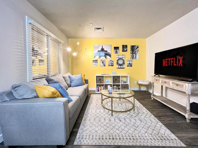 HOMEY PARIS - NEW / Free garage parking / Downtown Salt Lake City