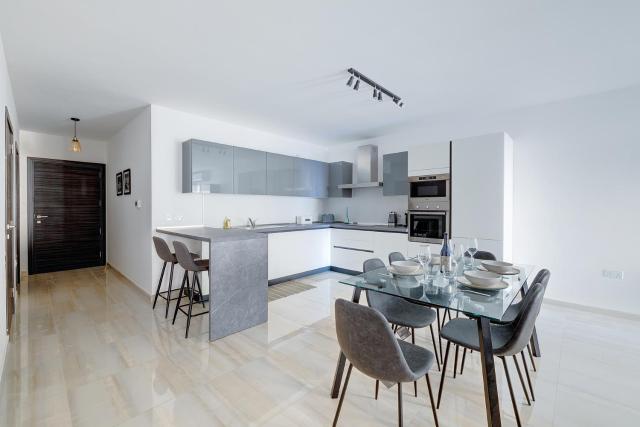 Chic 2BR Apartment, Ideal Location by Buena Vista