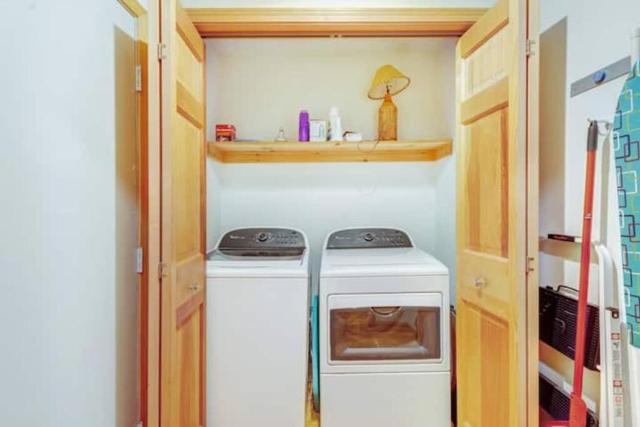 Secluded cabin on 10 acres - hot tub & game room!