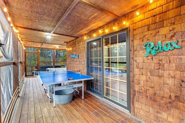 Secluded cabin on 10 acres - hot tub & game room!