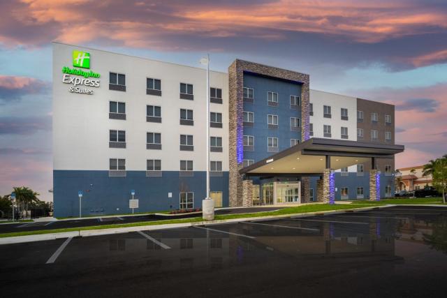 Holiday Inn Express & Suites - Fort Myers Airport by IHG