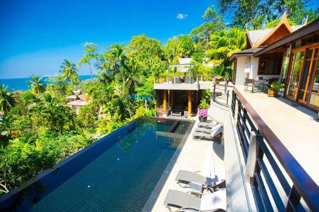Luxury 4 bedrooms Villa with Seaview Infinity Pool overlooking Surin Beach