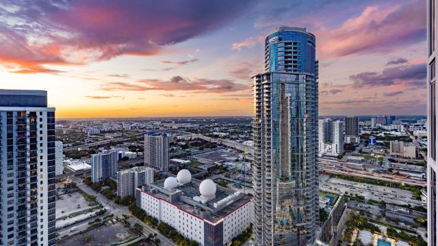 Global Luxury Suites Miami Worldcenter