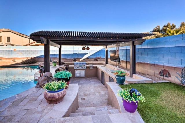 Maricopa Home w/ Swim-Up Bar, Heated Pool & Slide