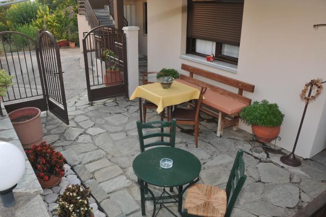 GUESTHOUSE BLOUTSOS ROOMS