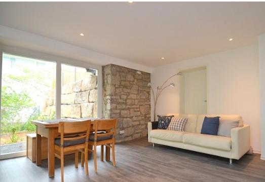 Ferienwohnung stadtnah mit Weinbergblick