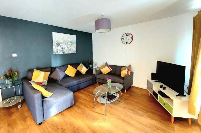 Milton House - Entire 3Bed House FREE WIFI & 4 FREE PARKING Spaces Serviced Accommodation Newcastle UK
