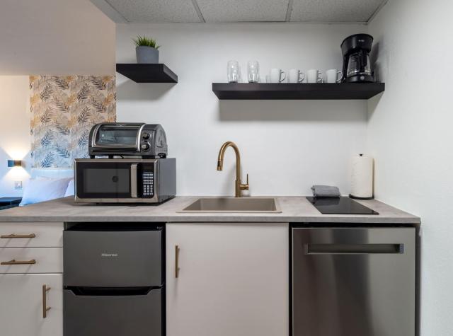 NEW - remodeled Studio close to Universal Studios