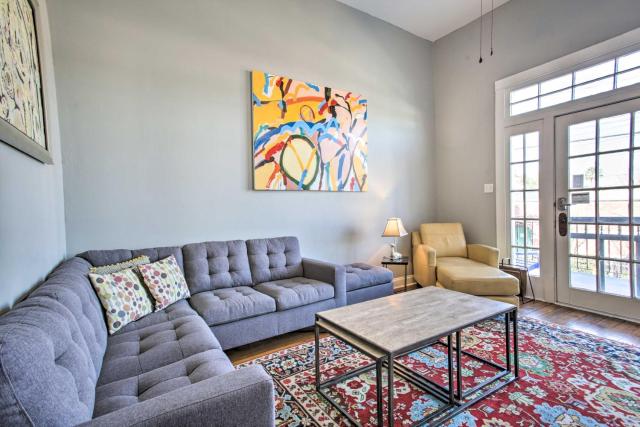 Uptown NOLA Apt on Magazine Street w/ Backyard!