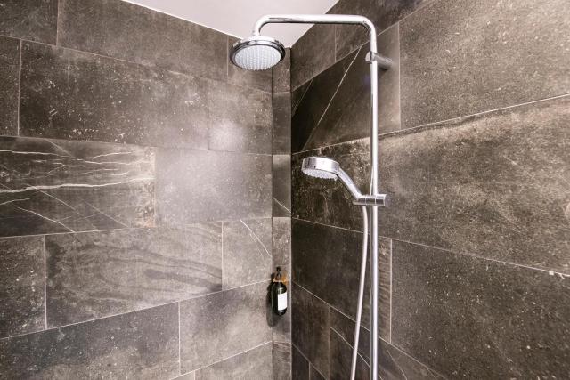 Kings Garden Penthouse - 4BR & 2Bath - by Daniel&Jacob's