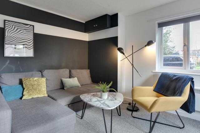 George Suite - Central Location - Free Allocated Parking