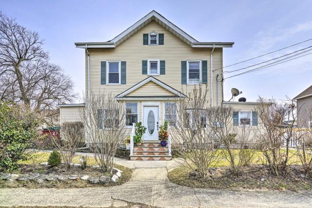 Long Branch Apartment: 1 Mi to Beach, Pier Village