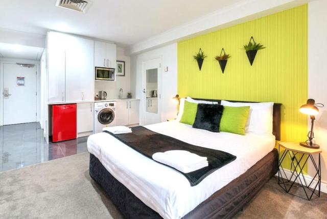 Central Cute Studio with Kitchenette, Pool and Gym