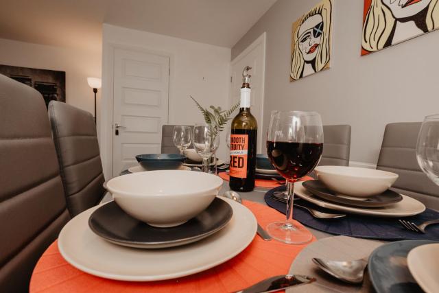 Coyle House, 3 bed,Corby, super kings or twins, driveway, free wi-fi, corporates welcome