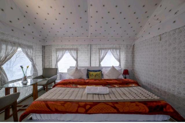 Dawn n Dusk glamping by Skylight Retreat Chail