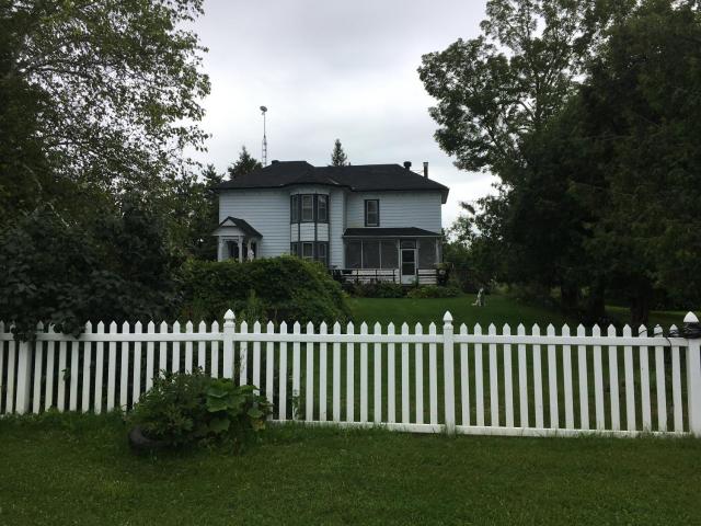 Rideau lakes country home