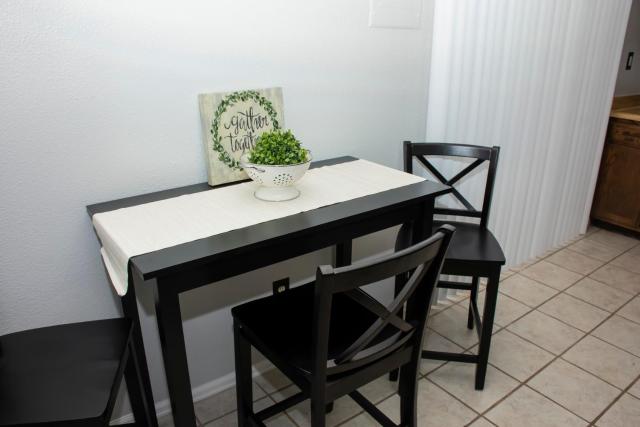 Lovely 2 bedroom! Close to All in a 4Plex