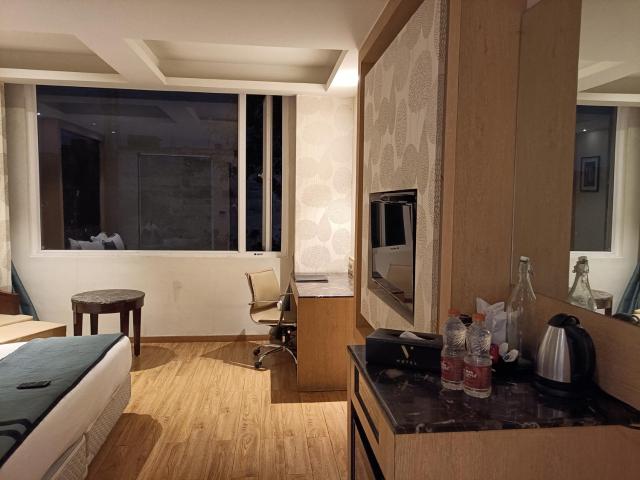 HOTEL V
