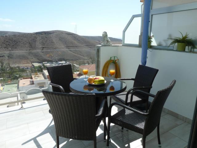 Holiday home with great views and Pool