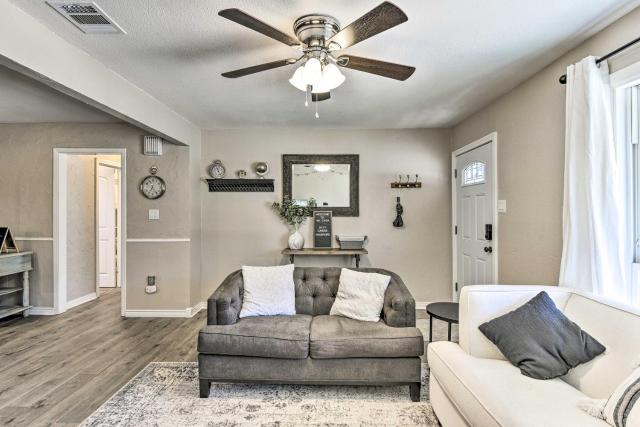 1 Mi to AT&T Stadium: Downtown Arlington Home