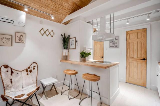 Historic Heights Rustic Urban Tiny Cabin