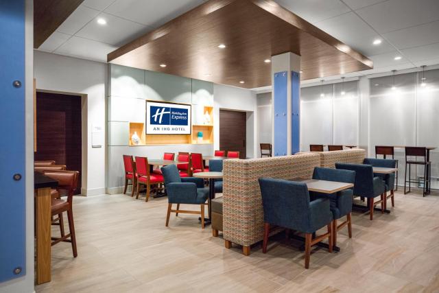 Holiday Inn Express & Suites Sanford - Lake Mary by IHG