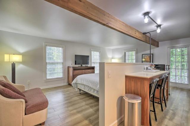 Riverdale Studio ~ 18 Mi to Downtown Atlanta!