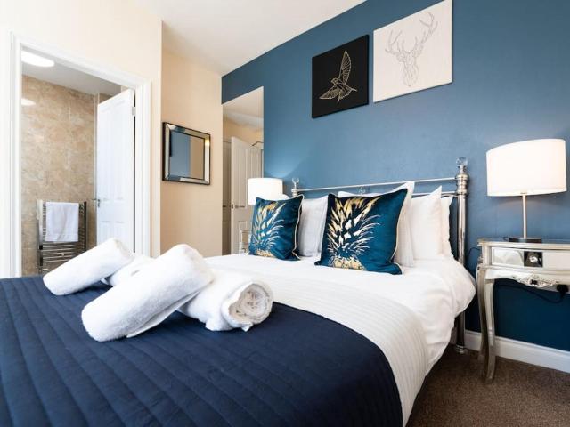 Scarborough Stays - Luxury Townhouse Ideal for large groups - HOT TUB