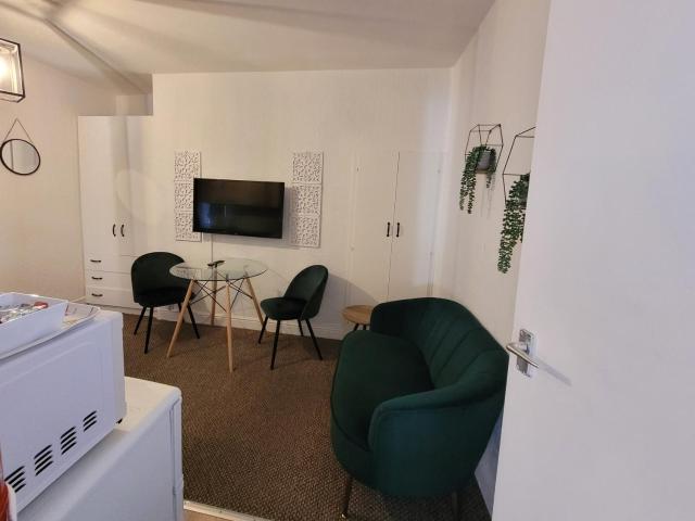 Sea side flat 5 with fast WIFI and free PARKING