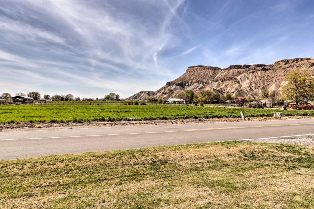 Picturesque Palisade Home: Mt Garfield Views!