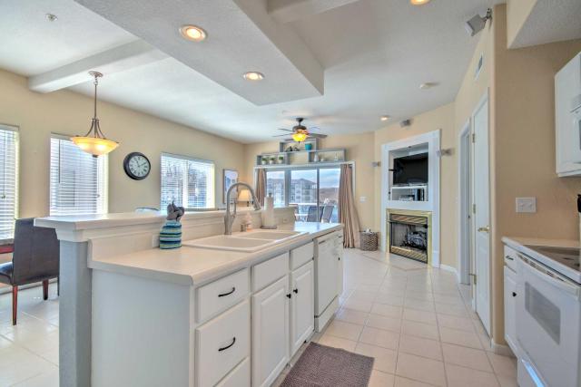 Boat Slip, Pools! Waterfront Lake Ozark Condo
