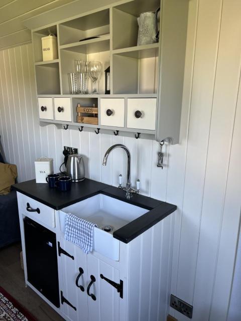 Home Farm Shepherds Hut with Firepit and Wood Burning Stove