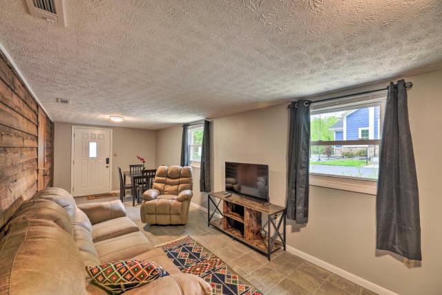 'Lynn' Dog-Friendly Abode w/ Mountain Views!