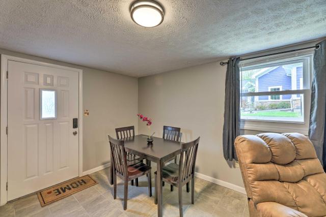 'Lynn' Dog-Friendly Abode w/ Mountain Views!