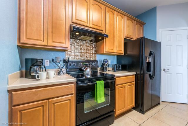 Stunning Top-Floor Condo, next to Clubhouse